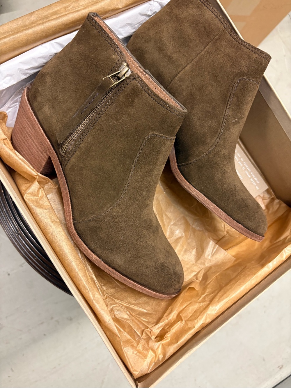 Madewell Side-Zip Boots in Suede. Olive. Size 9. New.